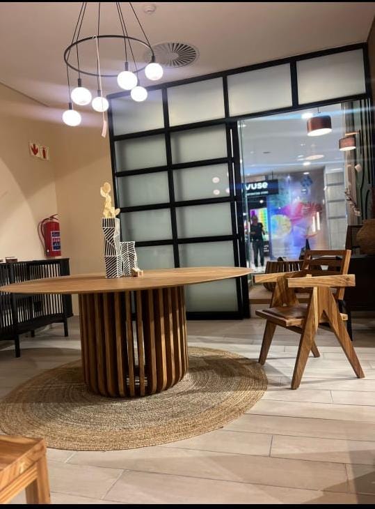 AMAJIKA DINING TABLE